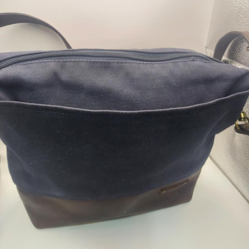 LL Bean Navy Canvas Brown Leather Trim Crossbody Messenger‎ Bag 516285